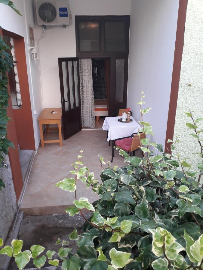 Apartmani Ana Novi V. - Studio ノヴィ・ヴィノドロスキー エクステリア 写真