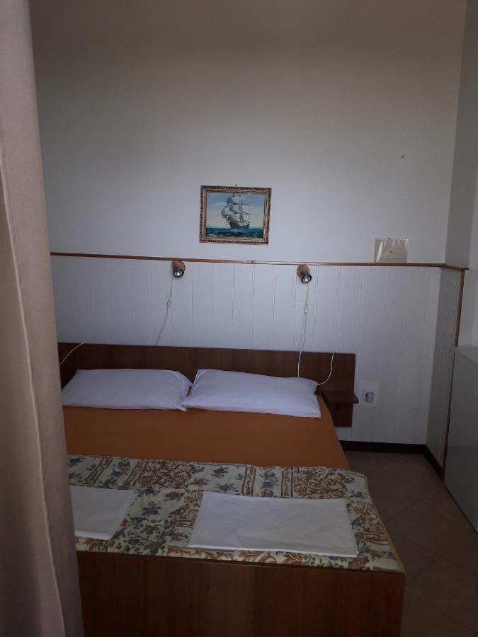 Apartmani Ana Novi V. - Studio ノヴィ・ヴィノドロスキー エクステリア 写真