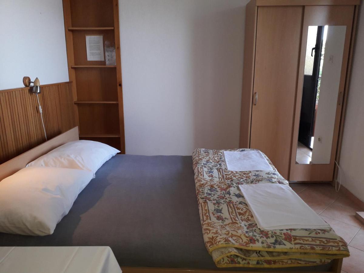 Apartmani Ana Novi V. - Studio ノヴィ・ヴィノドロスキー エクステリア 写真